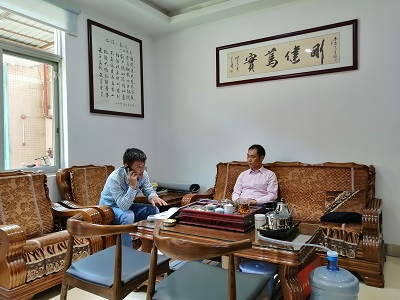 金總上門(mén)考察海綿復(fù)合機(jī)