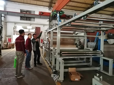 佛山羅總一行來(lái)到洲通公司考察洽談裝飾板材復(fù)合機(jī)