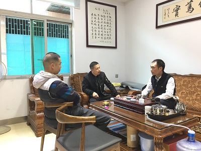 楊總一行蒞臨洲通機(jī)械考察熱熔膠汽車(chē)腳墊復(fù)合機(jī)